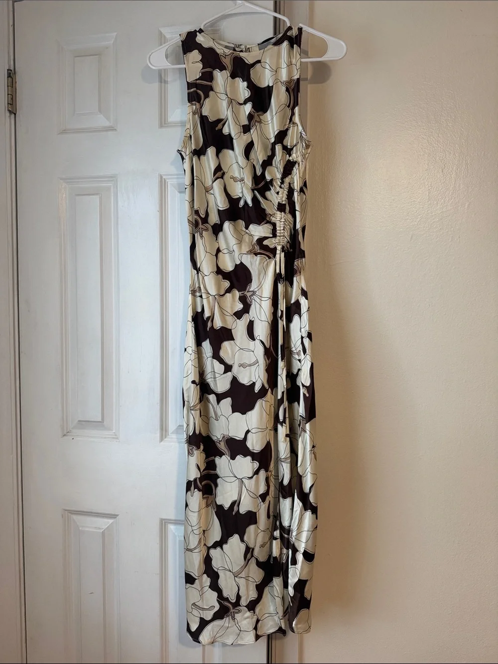 NWT Rails Gabriella Dress Mocha Floral Satin Midi Ruched Side Slit Size S - Picture 6 of 13